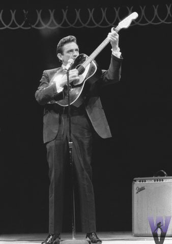 Johnny Cash performing in 1967